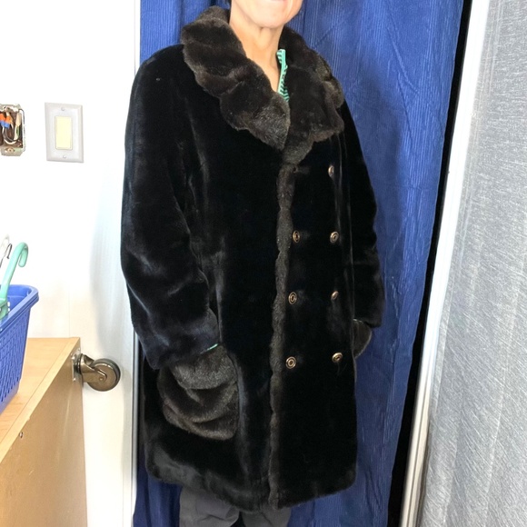 •VINTAGE • LIKE NEW |•BORGANA BY FAIRMOOR•| Two-Tone Brown Faux Fur Coat - Picture 5 of 16